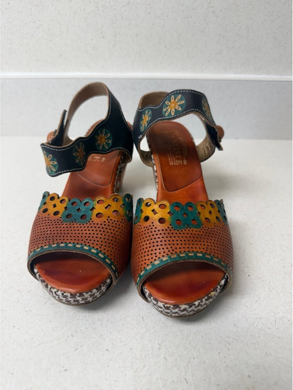 L'ARTISTE Spring Jive-Cam Platform Chunky Sandals